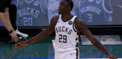 字母弟雄鹿首秀取3分 库兹马谈四兄弟同战NBA 字母弟雄鹿首秀取3分 库兹马谈四兄弟同战NBA