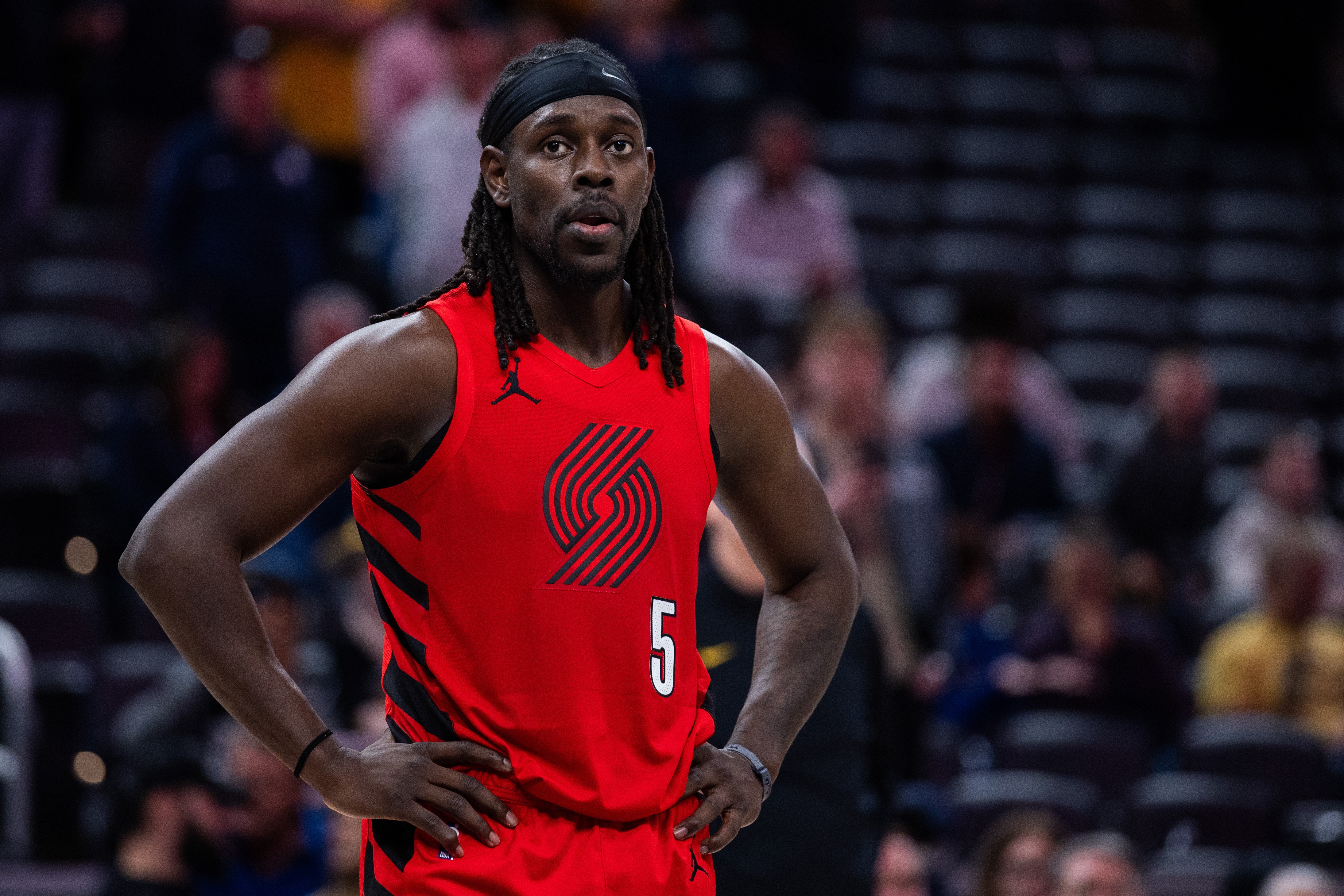 霍勒迪连续两场25+5+5三分 35岁俱乐部仅次詹杜库哈登 霍勒迪连续两场25+5+5三分 35岁俱乐部仅次詹杜库哈登