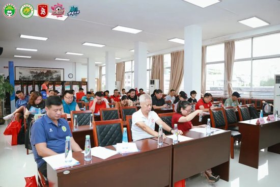 “穗安街超”五人制争霸赛启动 周穗安:专业赛制助U12球员延续足球生涯 “穗安街超”五人制争霸赛启动 周穗安:专业赛制助U12球员延续足球生涯