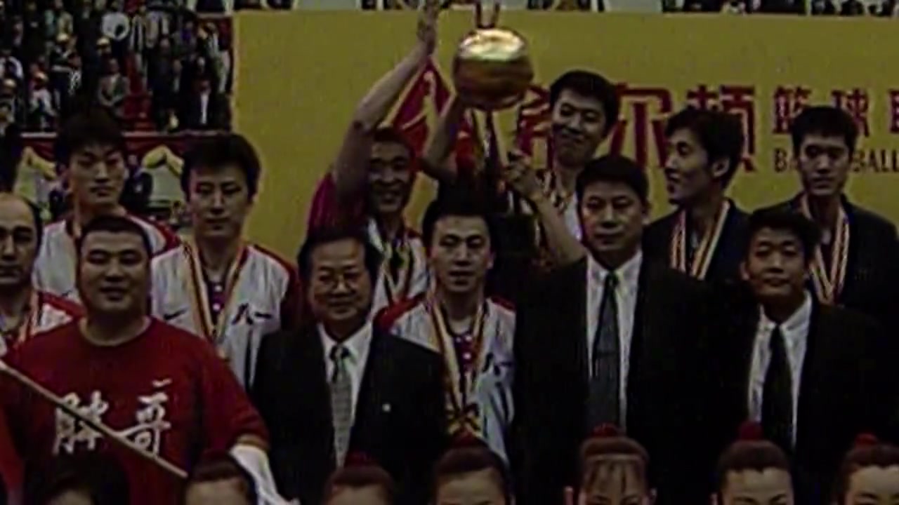王治郅入选FIBA篮球名人堂 姚明隔空寄语:盼十年后以教练身份再进 王治郅入选FIBA篮球名人堂 姚明隔空寄语:盼十年后以教练身份再进