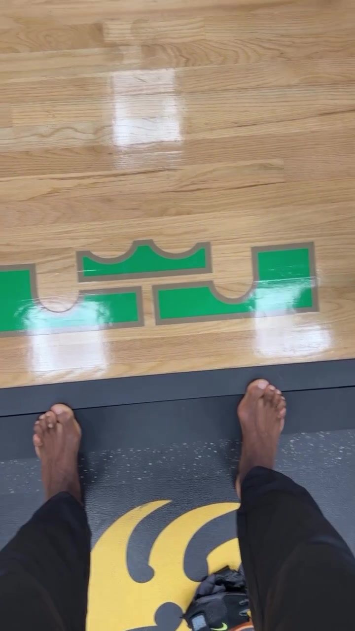 凌晨三点开练:詹姆斯晒Ins快拍,赛季准备期启动 凌晨三点开练:詹姆斯晒Ins快拍,赛季准备期启动