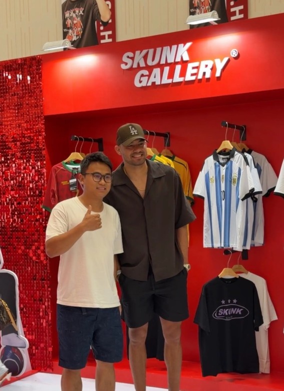 韦世豪潮牌快闪店落户春熙路 蓉城五将捧场 韦世豪潮牌快闪店落户春熙路 蓉城五将捧场